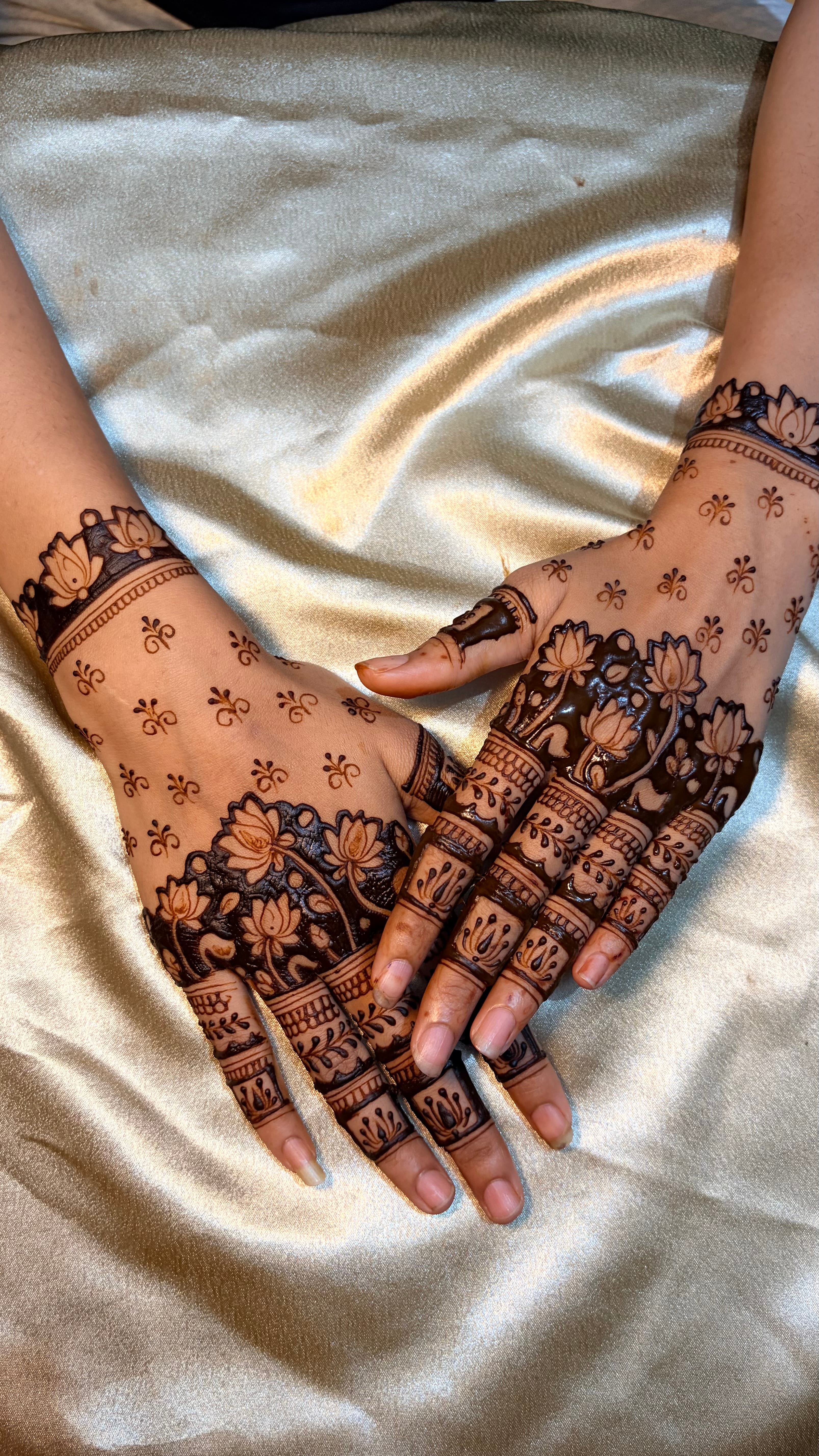 Lotus cut-work minimal mehendi design by Royal Hands By Dhanashree